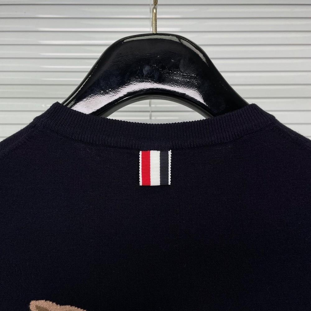 Thom Browne Navy Short-Sleeve Tee with Tan Horse Motif - Picture 4 of 9